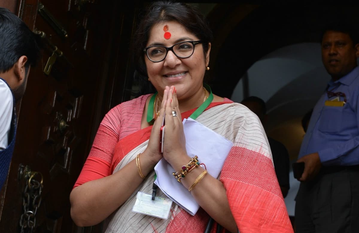 लॉकेट चटर्जी  ने ममता सरकार को दिया करोना से मुकाबले के लिए एक करोड़ का दान