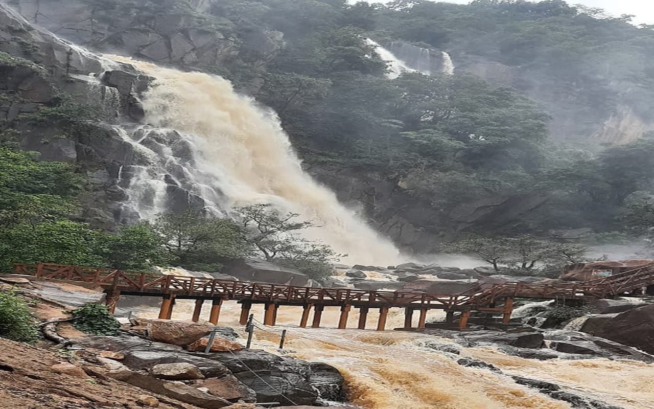 Jharkhand News : झारखंड के सबसे ऊंचे लोध फॉल की खूबसूरती देख मन हो जायेगा गदगद, देखिए PHOTOS