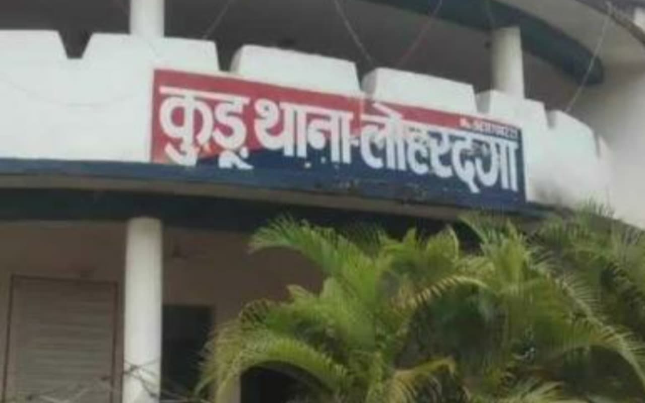 पिता को नहीं दिये 200 रुपये तो बेटे को उतारा मौत के घाट! फंदे से टंगा मिला नाबालिग का शव