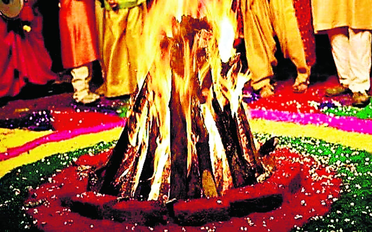 Lohri 2023: लोहड़ी पर भांगड़ा और गिद्दा की होगी धूम, घर-घर छायेंगी खुशियां