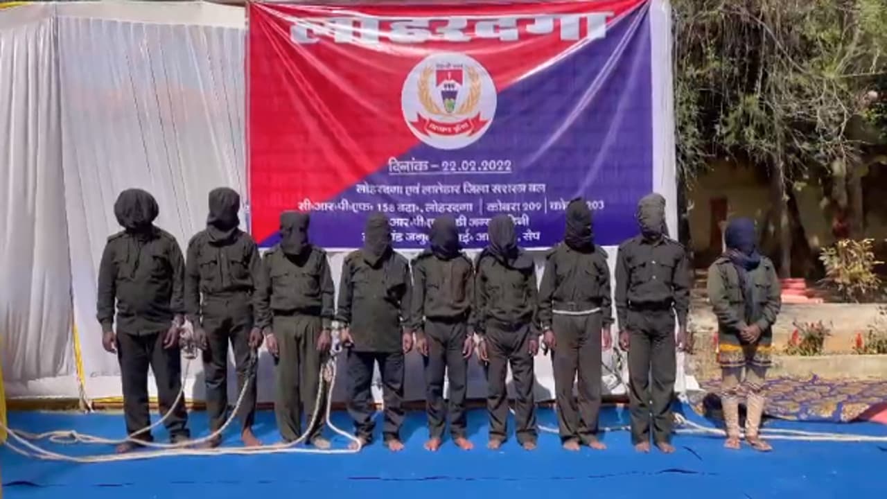 10 लाख के इनामी नक्सली बलराम उरांव सहित 9 गिरफ्तार, लोहरदगा के बुलबुल जंगल में पुलिस को मिली सफलता