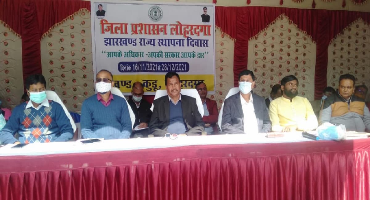 Jharkhand News : जनता दरबार में डीसी का अधिकारियों को निर्देश, वंचितों तक पहुंचाएं योजनाओं का लाभ