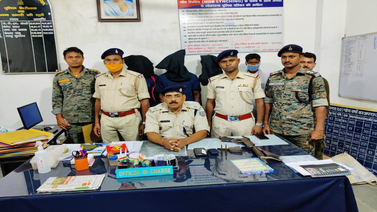 Jharkhand Crime News : लोहरदगा के सदर में कारबाईन के साथ 3 आरोपियों को पुलिस ने पकड़ा, भेजा जेल