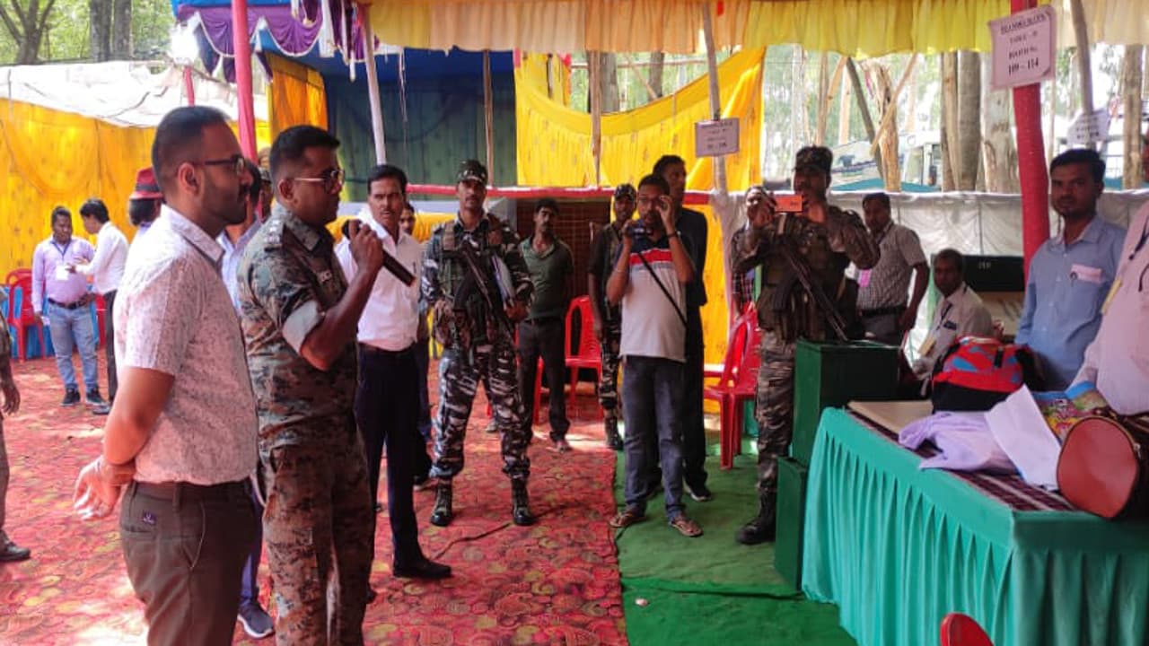 Jharkhand Panchayat Chunav: लोहरदगा के 3 प्रखंड में चौथे चरण की वोटिंग कल, पोलिंग पार्टियां हुई रवाना