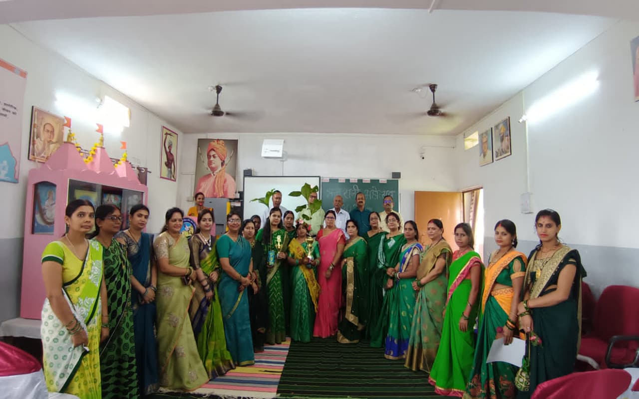 इलाके में हरियाली लाने को लेकर महिलाएं आयी आगे, लोहरदगा में ऋतु रानी प्रतियोगिता में लिया संकल्प