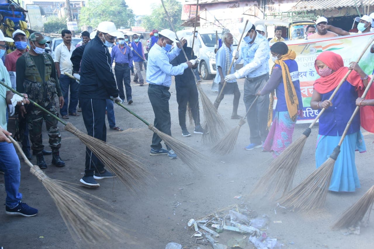 आजादी का अमृत महोत्सव : सभी वार्डों में चला विशेष स्वच्छता अभियान, उपायुक्त बोले-स्वच्छता हमारा दायित्व