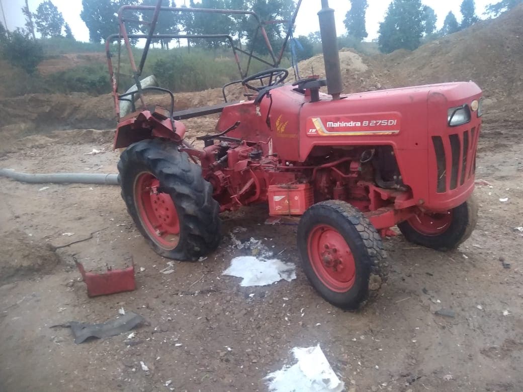 झारखंड में नक्सलियों का तांडव, प्राइवेट कंपनी के मुंशी की गोली मारकर की हत्या, ट्रैक्टर को बम से उड़ाया