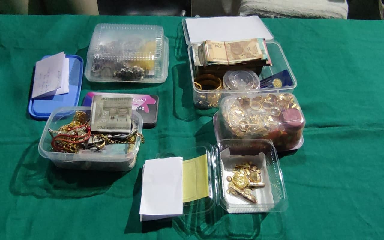 Video : पटना में सोना चोरी करने वाले गिरोह का भंडाफोड़, गिरफ्तार स्वर्ण कारोबारियों और पुलिस के बीच झड़प