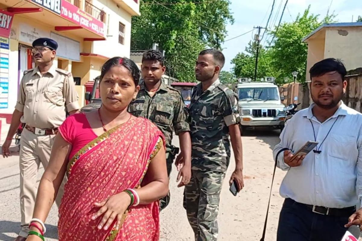 झारखंड: बैंक से पैसे निकालकर पैदल जा रही महिला से दिनदहाड़े 1.10 लाख की लूट, सीसीटीवी फुटेज खंगाल रही पुलिस