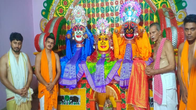 वैदिक मंत्रोच्चारण के साथ हुआ प्रभु जगन्नाथ का नेत्र उत्सव, नवयौवन रूप में दिए दर्शन, देखें Pics