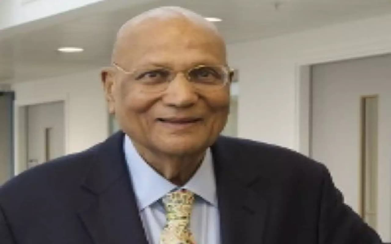 दिवंगत पत्नी लेडी अरुणा की याद में भावुक हुए लॉर्ड स्वराज पॉल, ब्रिटेन में किया हॉल का उद्घाटन