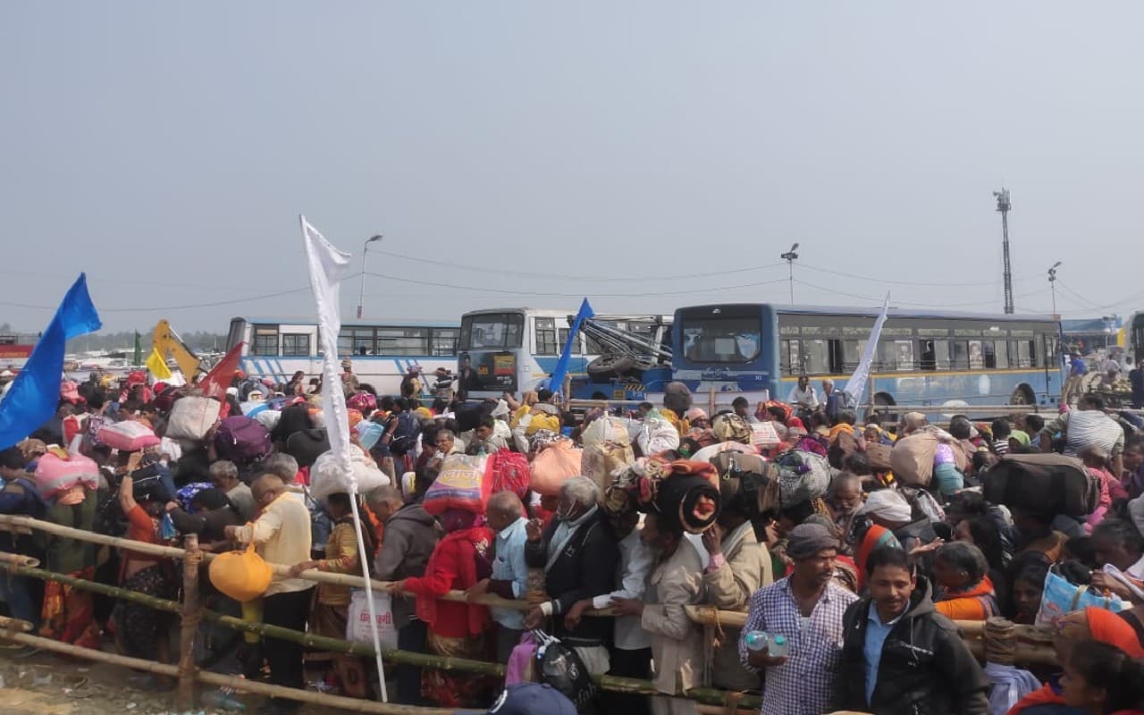 West Bengal: कोहरे का कहर, गंगासागर जाने वाले हजारों श्रद्धालु फंसे, बस व ट्रेन सेवा बंद