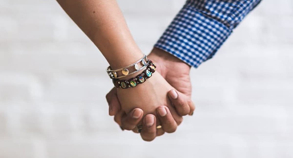 Bihar: भागलपुर में दूसरी लड़की से शादी तय होने पर प्रेमिका ने दिया प्रेमी के घर धरना, पंचायत का फैसला जानें...