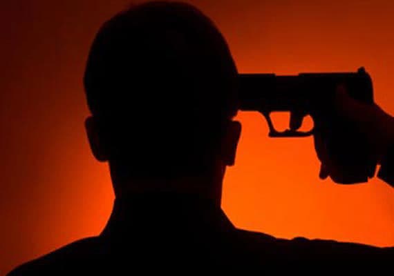 Lucknow News: सिपाही के हाथ से राइफल छूटने से खुद को लगी गोली, हालत गंभीर, ट्रामा सेंटर में भर्ती