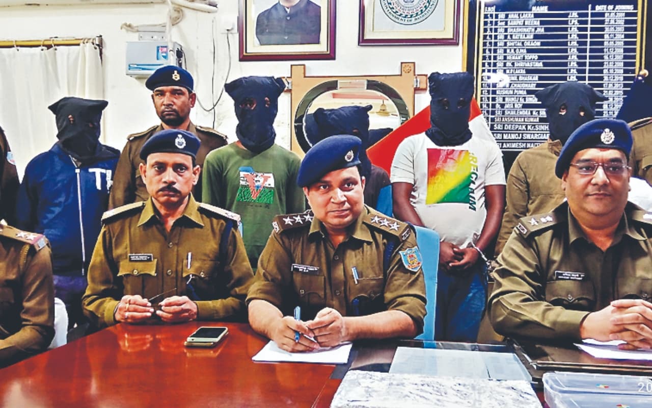 जामताड़ा : साइबर पुलिस ने यू-ट्यूब चैनल के ऑनरों की आइडी बदल ठगी करनेवाले पांच लोगों को किया गिरफ्तार