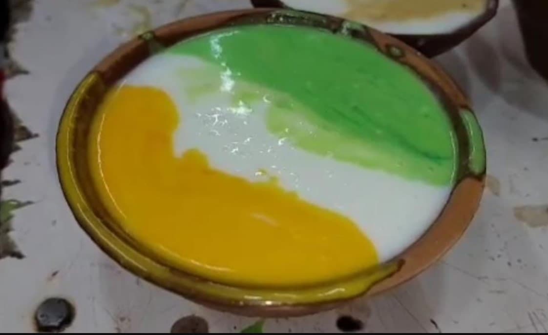 वाराणसी: आजादी के जश्न में डूबा पहलवान लस्सी, ग्राहकों को परोसा जा रहा Tiranga Lassi