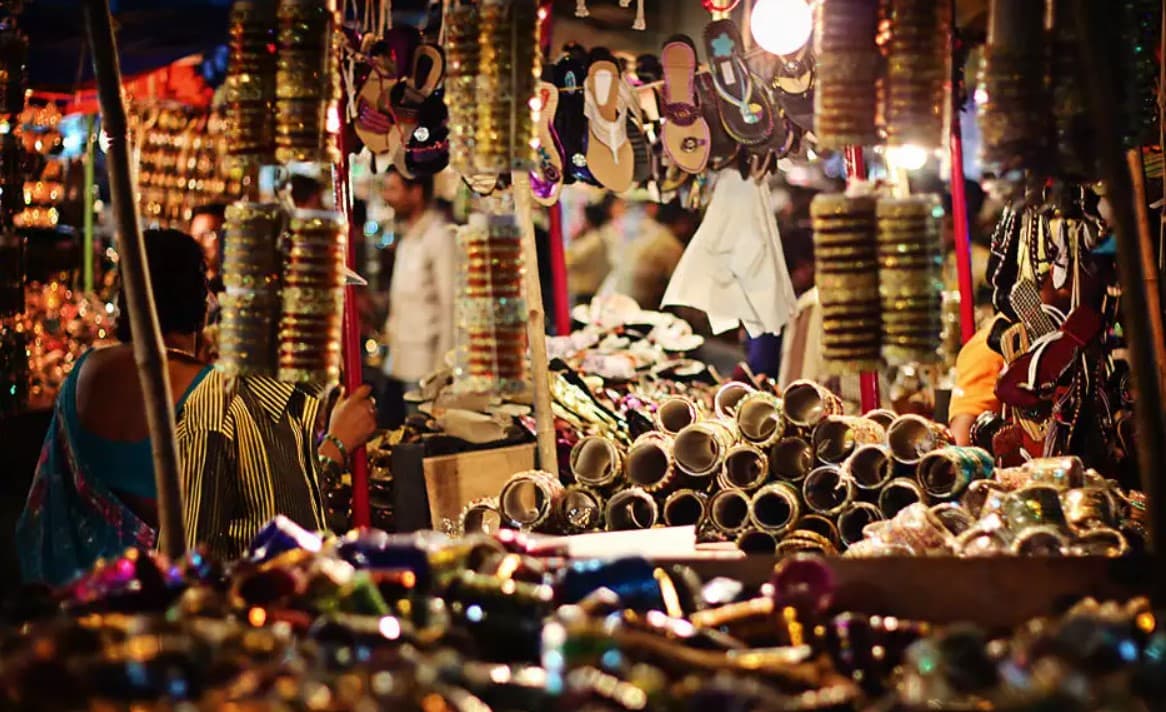 Lucknow Famous Market: लखनऊ में महिलाओं के लिए मशहूर है गड़बड़झाला मार्केट, यहां मिलती है सबसे सस्ती ज्वेलरी