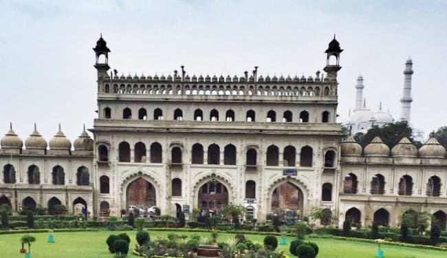 Lucknow Weather Update: लखनऊ में आज छाए रहेंगे बादल, इन राज्यों में बारिश का अलर्ट, जानें आज का मौसम