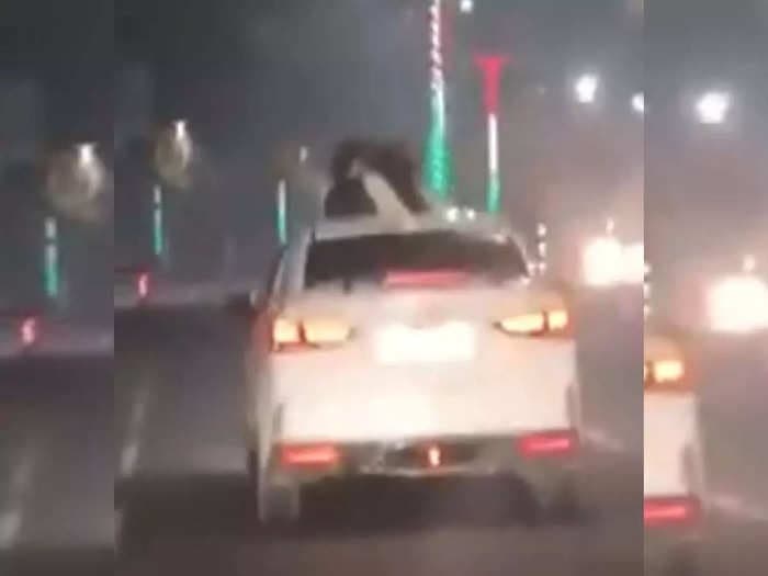 Lucknow News: चलती स्कूटी पर Kiss के बाद कार की सनरूफ से Romance का Video वायरल, पुलिस ने लगाया जुर्माना