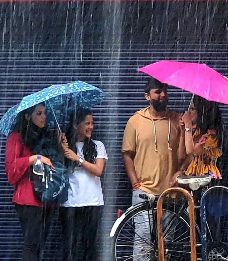 UP Weather Update: यूपी में अभी बारिश से राहत नहीं, दिवाली से पहले ठंड की दस्तक!