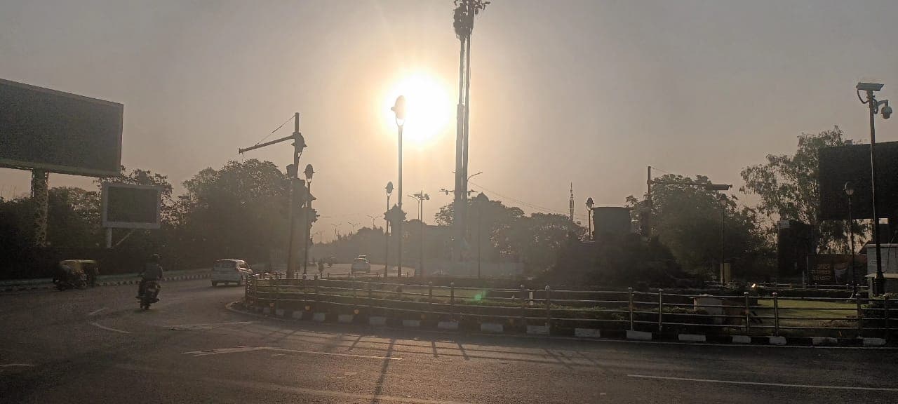 UP Weather Forecast: यूपी में धूप संग चलेंगी हवाएं, पश्चिमी हिस्से में बारिश से बदलेगा मौसम, जानें वेदर अपडेट