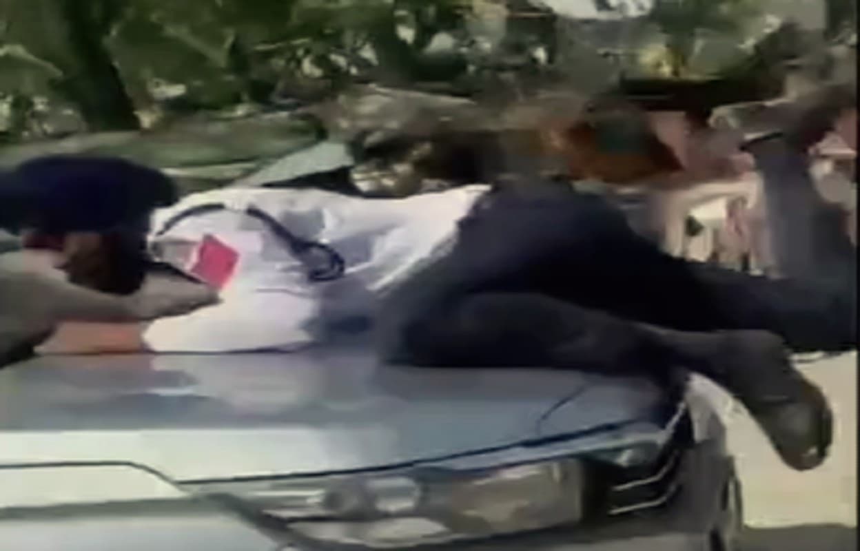 Ludhiana: ट्रैफिक पुलिस को 1 किमी तक घसीटती रही कार, आरोपी फरार