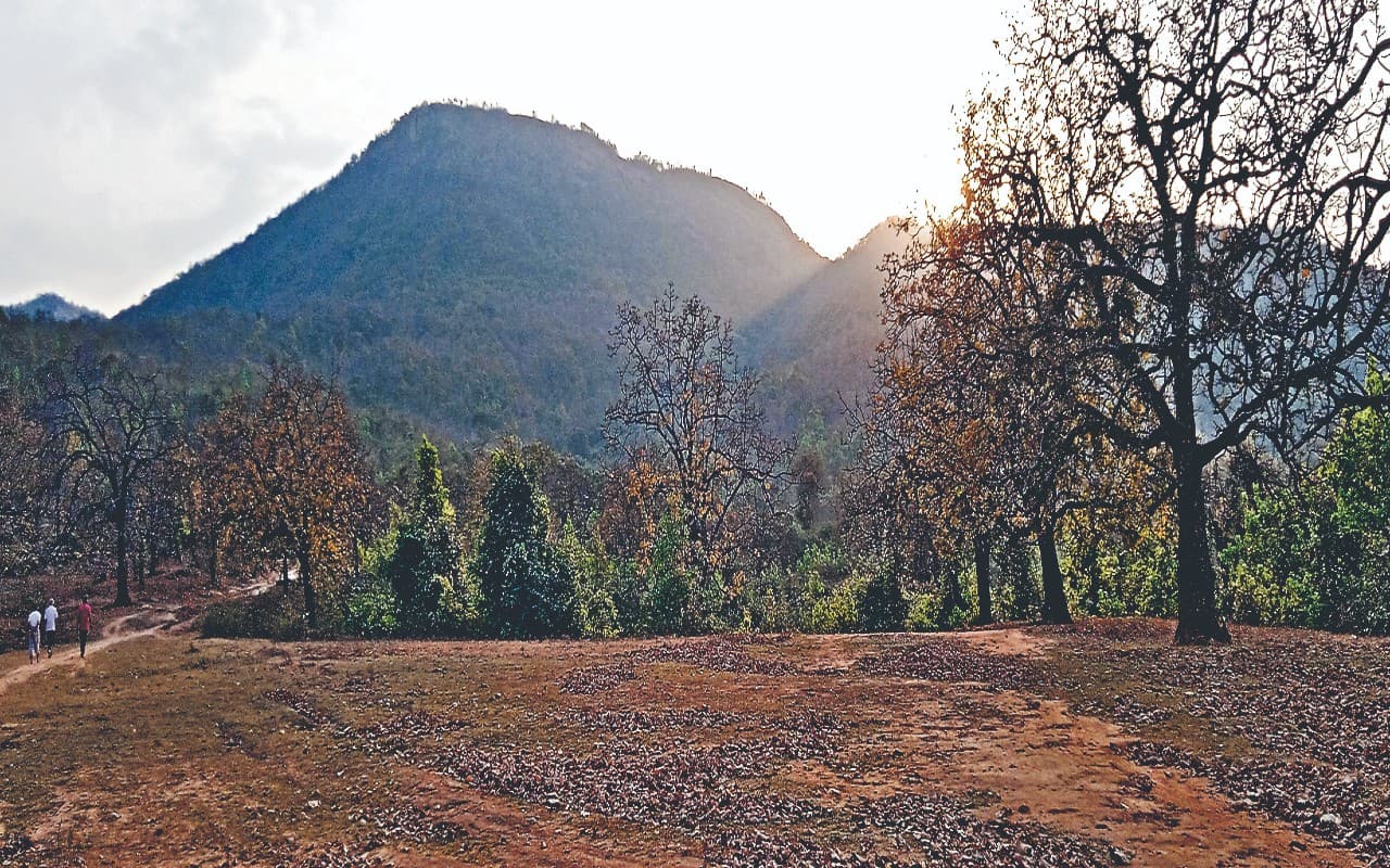 Jharkhand Foundation Day: धार्मिक केंद्र ही नहीं, प्रकृति का खजाना भी है अपना लुगू पहाड़