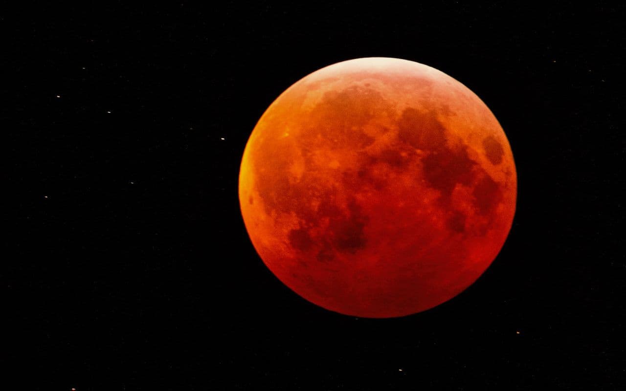 Chandra Grahan 2022: साल का आखिरी चंद्र ग्रहण होगा खास, यहां देखें लाइव