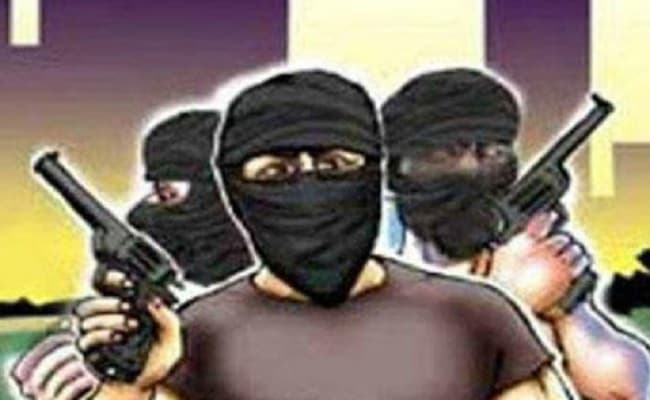 गोपालगंज में दिनदहाड़े ज्वेलरी शॉप से हथियार की नोक पर 10 लाख की लूट, दुकान संचालक को मारी गोली
