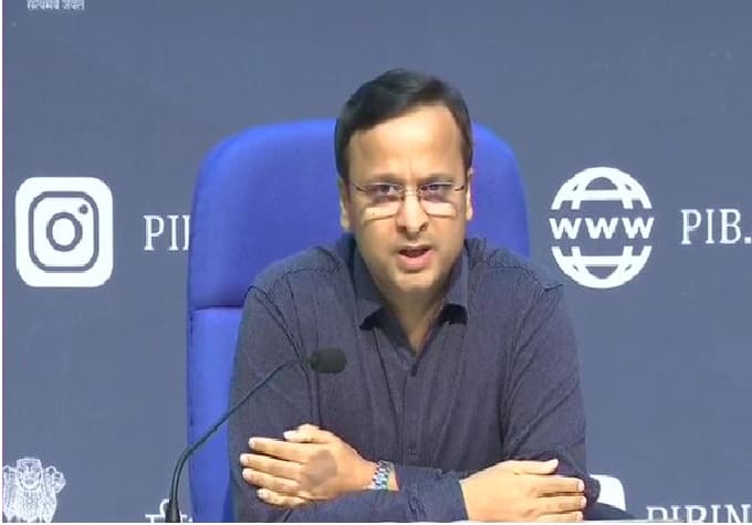 प्लाजमा थैरेपी अभी अप्रूव नहीं, चल रहा रिसर्च, सरकार ने कोरोना इलाज के दावों को किया खारिज