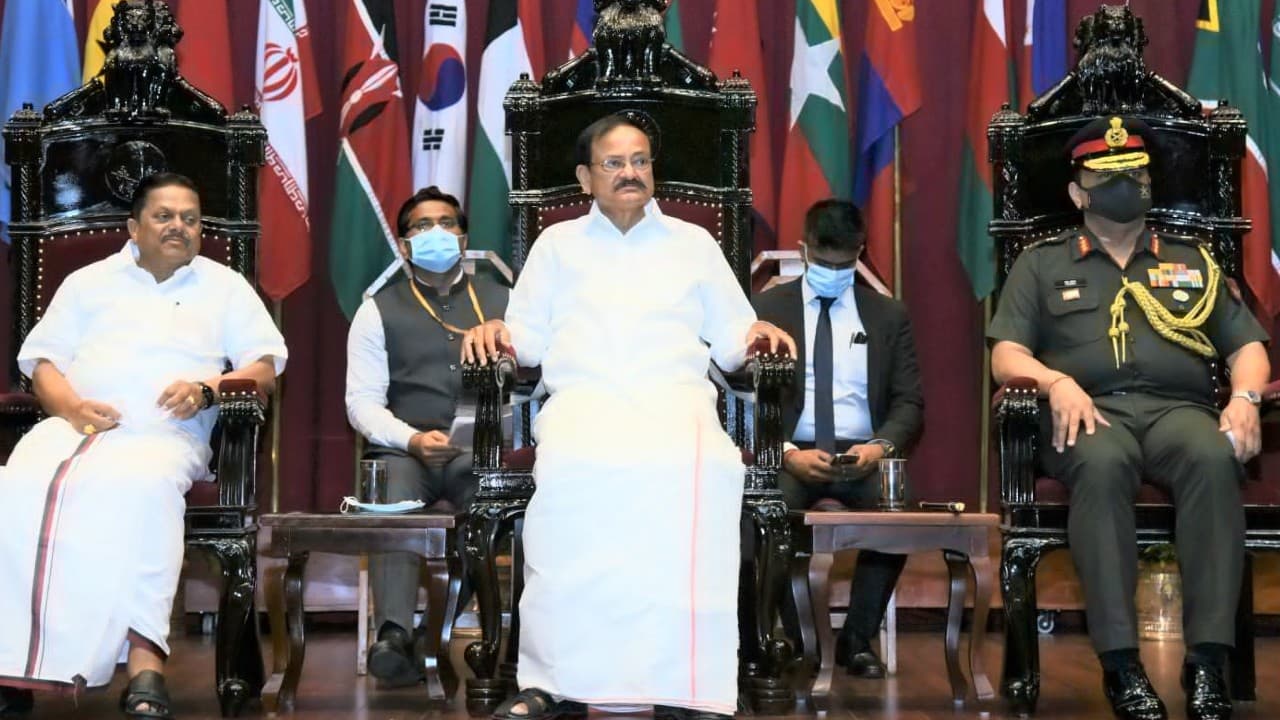 सुरक्षा खतरों से निपटने को तैयार रहें, भारतीय सेना को भविष्य का बल बनाया जाये: नायडू