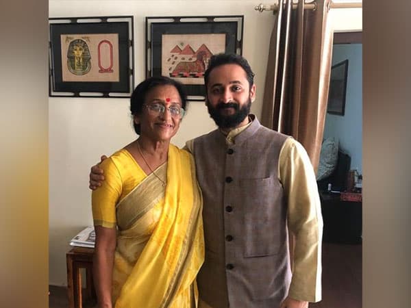 भाजपा सांसद रीता बहुगुणा जोशी के बेटे मयंक अखिलेश के साथ! इस हाई प्रोफाइल सीट से सपा दे सकती है टिकट