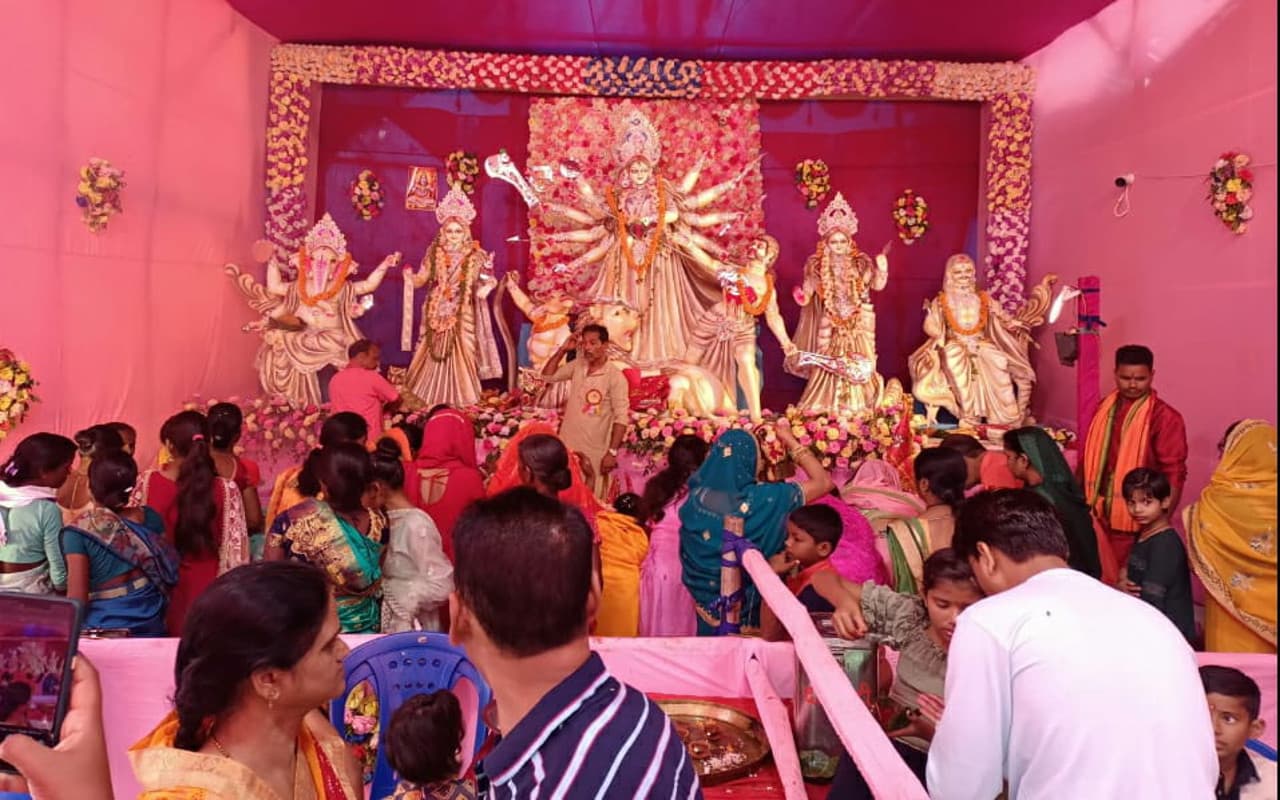 Durga Puja: चतरा के इटखोरी में माता को दी गयी संधि बलि, हजारीबाग में भी दुर्गोत्सव की धूम