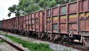 Train News : रेलवे विजिलेंस टीम का छापा, गुड्स ट्रेन में ओवर लोडिंग पर जिंदल स्टील पर 15 लाख रुपये का जुर्माना
