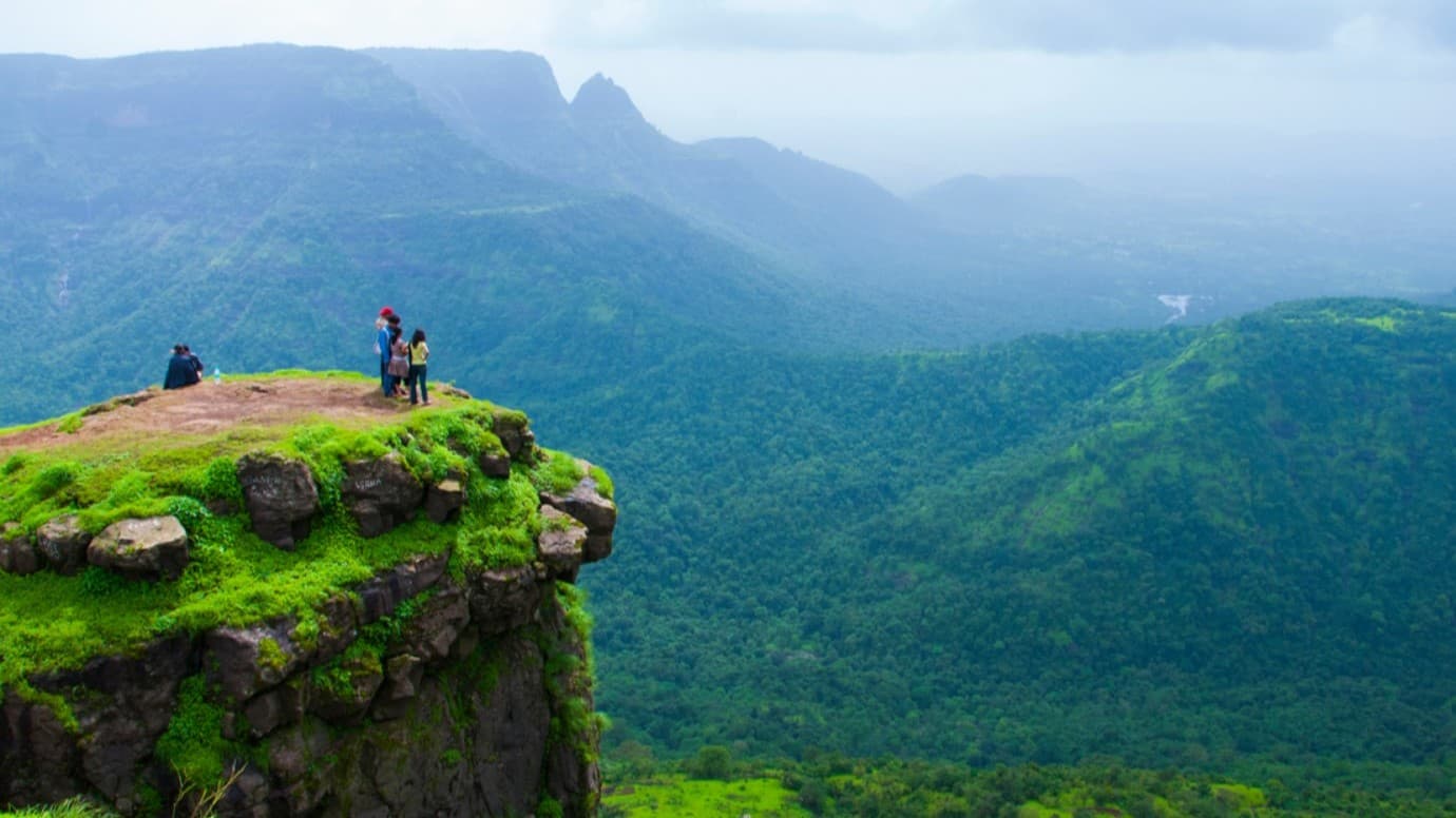 Monsoon Travel: भूलकर भी मानसून में इन जगहों की न करें सैर, वरना हो सकते हैं बुरी तरह परेशान, देखें लिस्ट