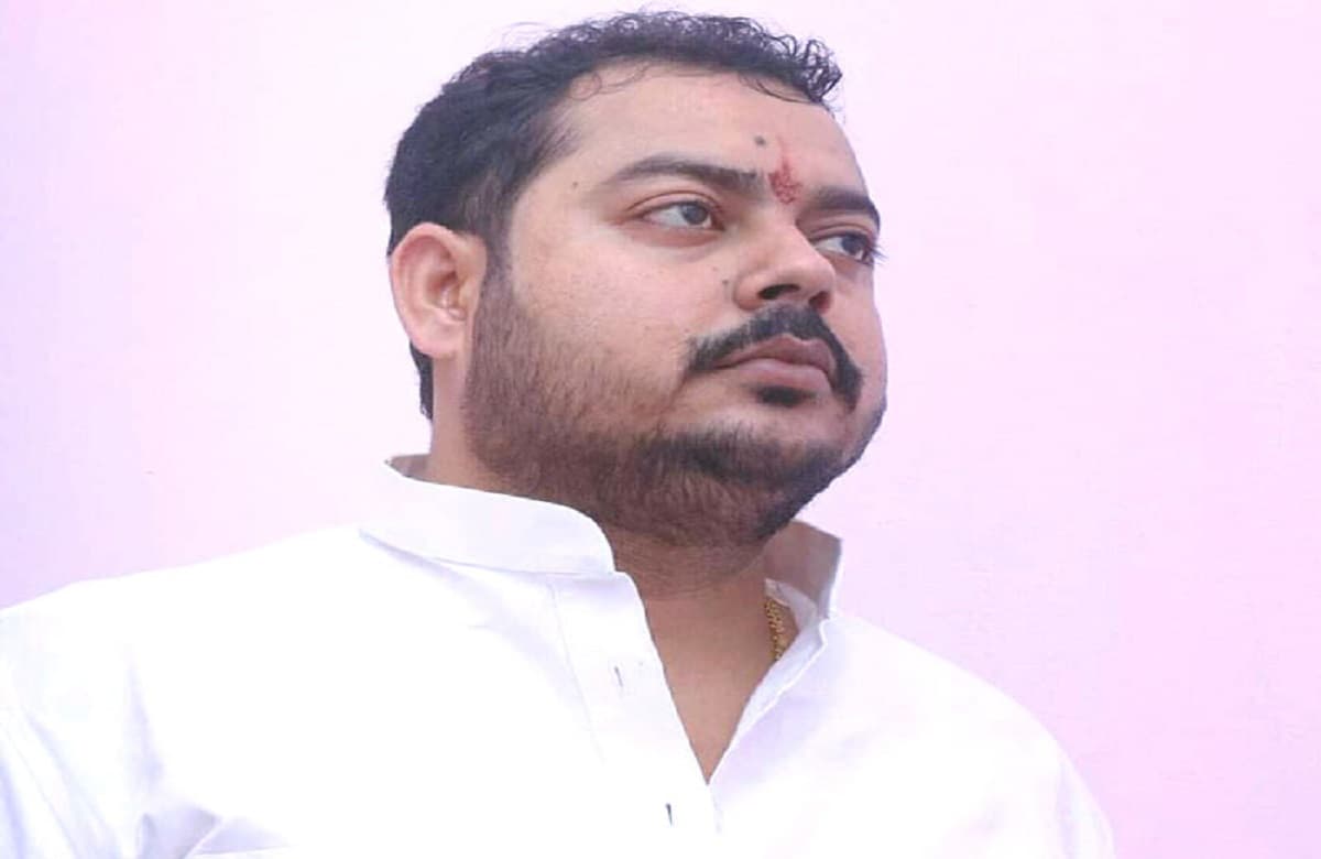 गोरखपुर के माफिया सुधीर सिंह ने महराजगंज कोर्ट में किया आत्मसमर्पण, पुलिस की मुस्तैदी की खुली पोल