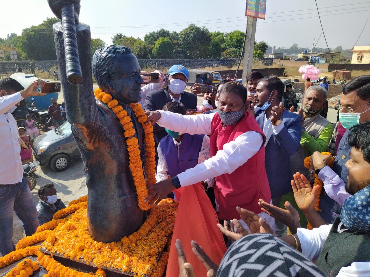 केंद्रीय मंत्री अर्जुन मुंडा ने मारंग गोमके जयपाल सिंह मुंडा की जयंती पर किया प्रतिमा का अनावरण, बोले-आदिवासी समाज ऐसे दे सकता है सच्ची श्रद्धांजलि