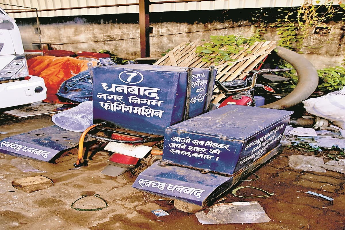 लोगों का खून चूस रहे मच्छर, धनबाद नगर निगम 11 छोटी हैंड मशीनों के बल पर कर रहा सब कुछ ठीक कर लेने का दावा