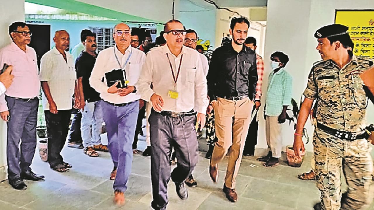 केके पाठक ने नहीं जॉइन किया राजस्व विभाग, फोन कर नेमप्लेट भी हटवाया, दीपक सिंह को मिला अतिरिक्त प्रभार