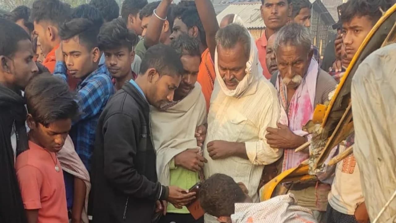 ‍Bihar: मधेपुरा में भीषण सड़क हादसा, ट्रक-ऑटो की टक्कर में पांच लोगों की कुचलकर मौत, दो अस्पताल में भर्ती