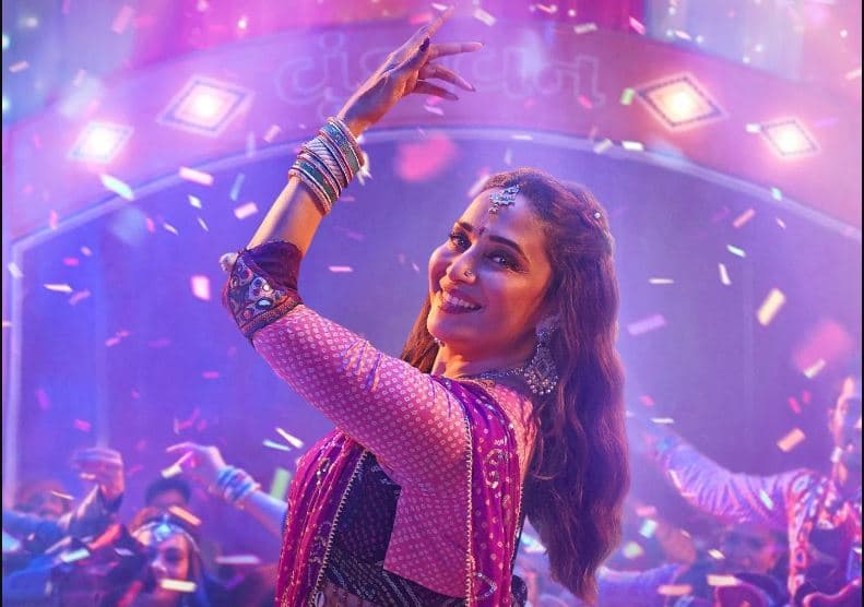 Maja Ma Song: माधुरी दीक्षित ने गरबा पर किया झूमकर डांस, रिलीज होते ही वायरल हुआ 'धक धक गर्ल' का ये गाना