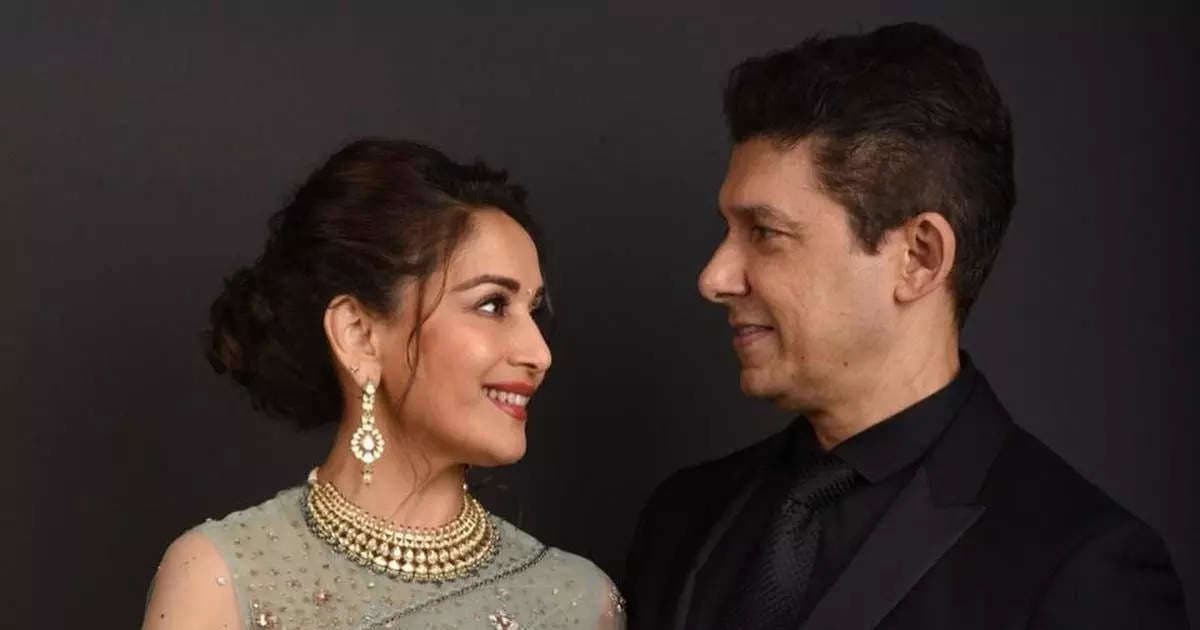Madhuri Dixit Birthday: माधुरी दीक्षित के बर्थडे पर पति ने लिखा रोमांटिक पोस्ट बताया - दुनिया की सबसे...