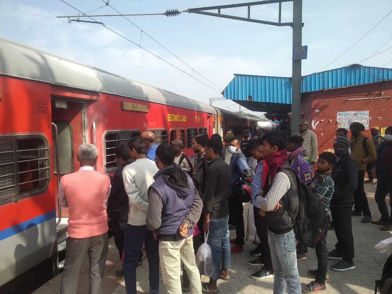 बिहटा के पास मगध एक्सप्रेस की डी-1 बोगी में लगी आग, रेलकर्मियों की मेहनत से बड़ा हादसा टला