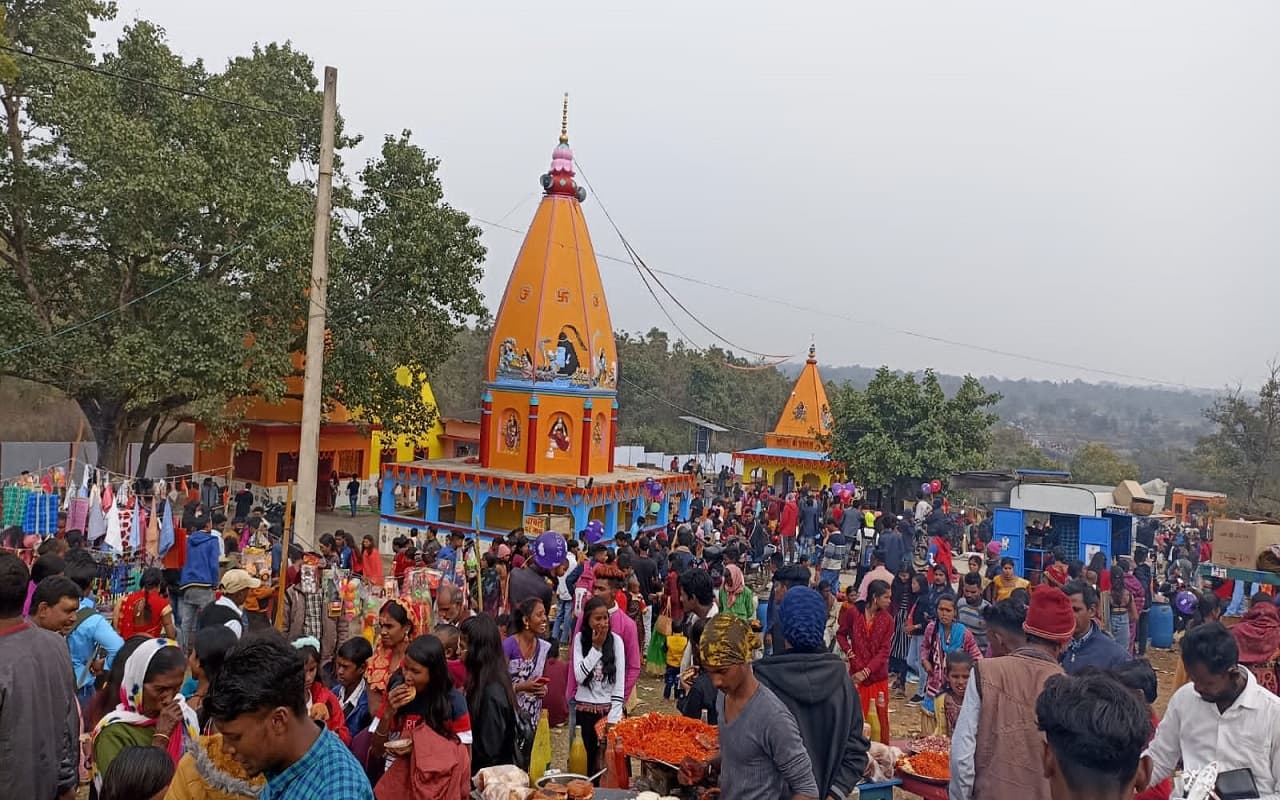 New Year 2023: हरे-भरे जंगलों के बीच महादेव का दर्शन कर नये साल की शुरुआत करने आएं महादेवगढ़ा