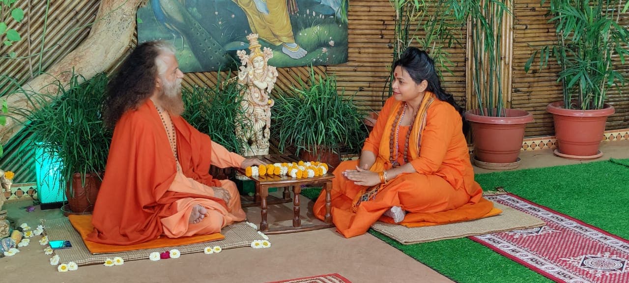 Aligarh News: बापू के पुतले को गोली मारकर चर्चित होने वाली महामंडलेश्वर अन्नपूर्णा को मिली धमकी, FIR दर्ज