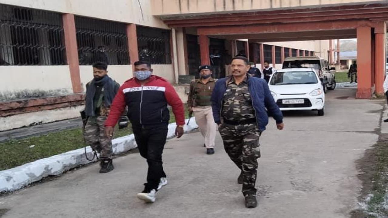 झारखंड के इनामी नक्सली महाराज प्रमाणिक को भेजा गया जेल, रांची में कल हथियार के साथ किया था सरेंडर