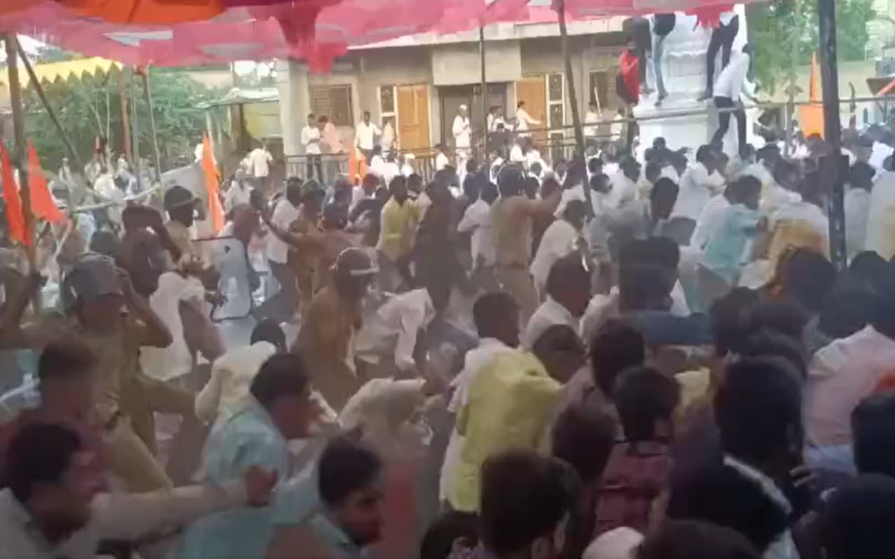 Maharashtra News: आरक्षण की आग में झुलस रहा महाराष्ट्र! 360 लोगों के खिलाफ FIR, पुलिसिया कार्रवाई पर भी सवाल