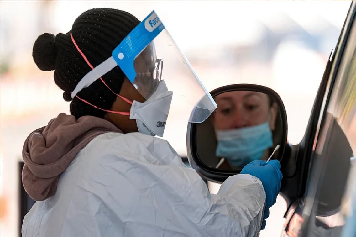 Corona के नए खतरनाक वैरिएंट को मिला 'Omicron' नाम, यूरोपीय देशों ने द. अफ्रीका की फ्लाइटों पर लगाई रोक