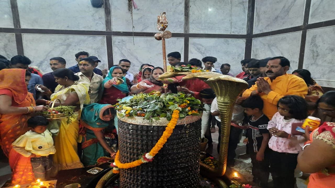 Mahashivratri 2022:महाशिवरात्रि पर झारखंड के शिवालयों में उमड़े श्रद्धालु, गूंज रहा हर-हर महादेव का जयघोष