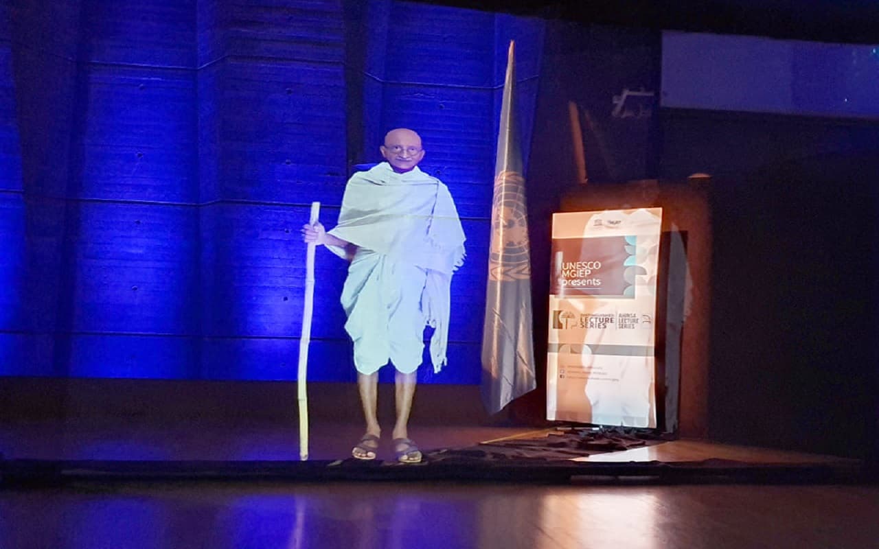 Gandhi Jayanti 2022: संयुक्त राष्ट्र की सभा में महात्मा गांधी का संबोधन, 'प्रकट' होकर दिया ये संदेश